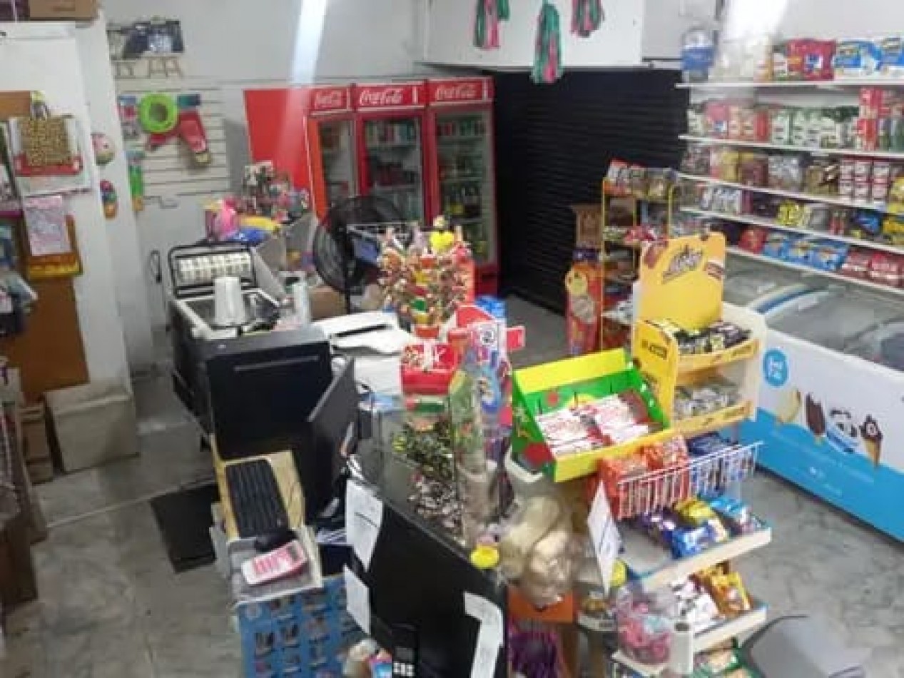 Cerrito 1500 - Casa 3 amb. Garage 120 M2 y Local en Esquina 50 m2. OPORTUNIDAD