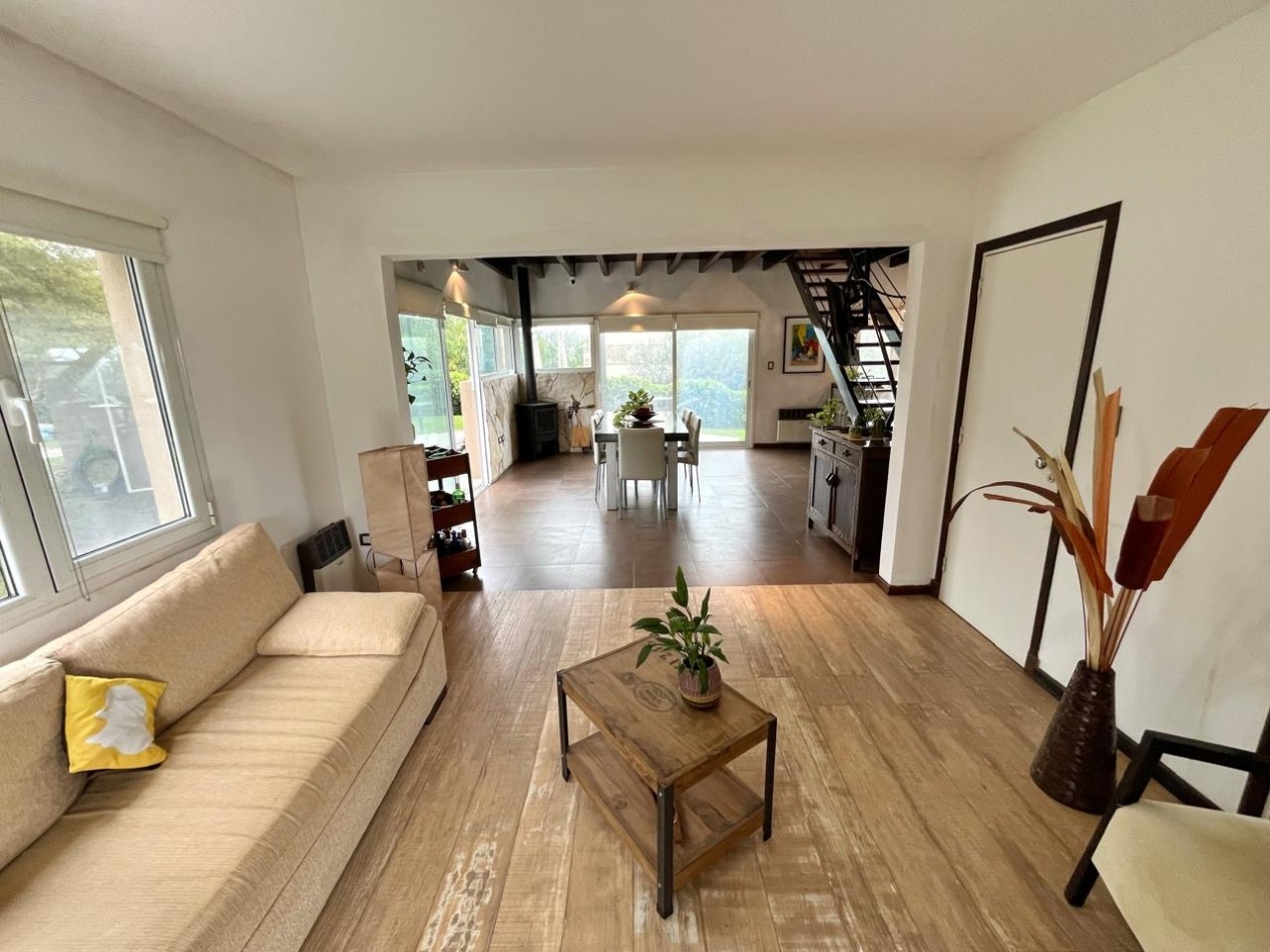 CASA SOBRE DOS LOTES / SIERRA DE LOS PADRES