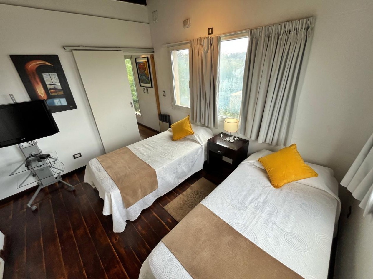 CASA SOBRE DOS LOTES / SIERRA DE LOS PADRES