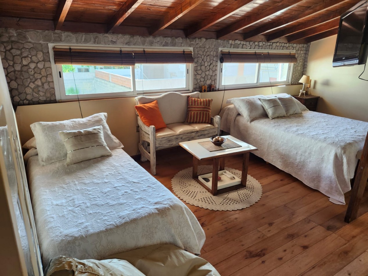 CASA EN BARRIO LOS PINARES / ALQUILER TEMPORADA / ¡ TU REFUGIO DE VERANO SOÑADO EN MAR DEL PLATA!