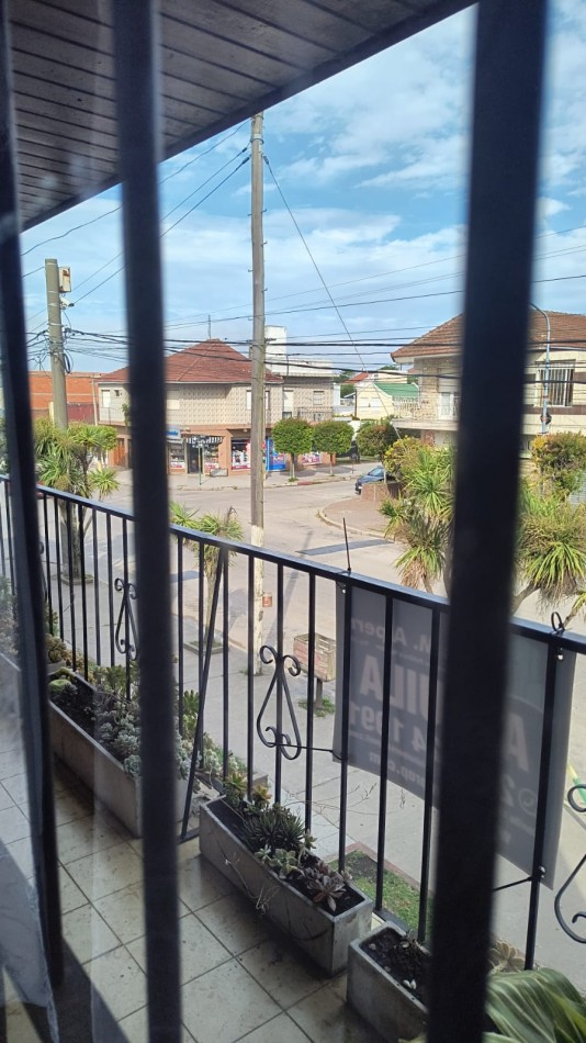 DEPARTAMENTO  TRES AMBIENTES  Y MEDIO CON PATIO/QUINCHO