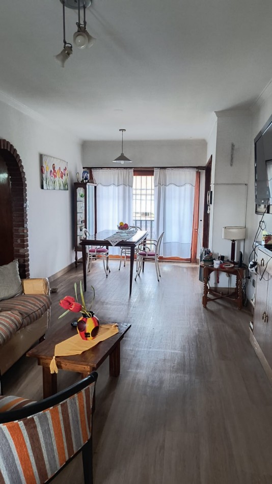 DEPARTAMENTO  TRES AMBIENTES  Y MEDIO CON PATIO/QUINCHO