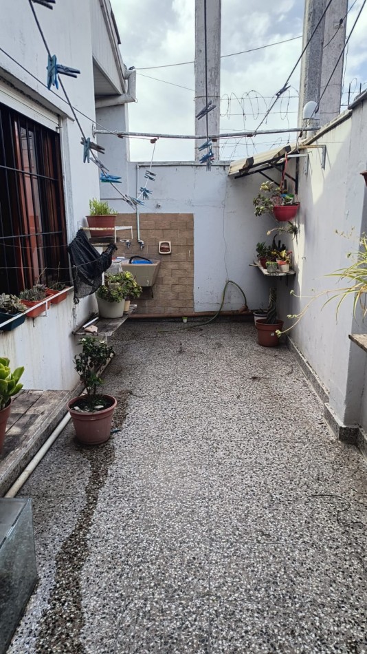 DEPARTAMENTO  TRES AMBIENTES  Y MEDIO CON PATIO/QUINCHO