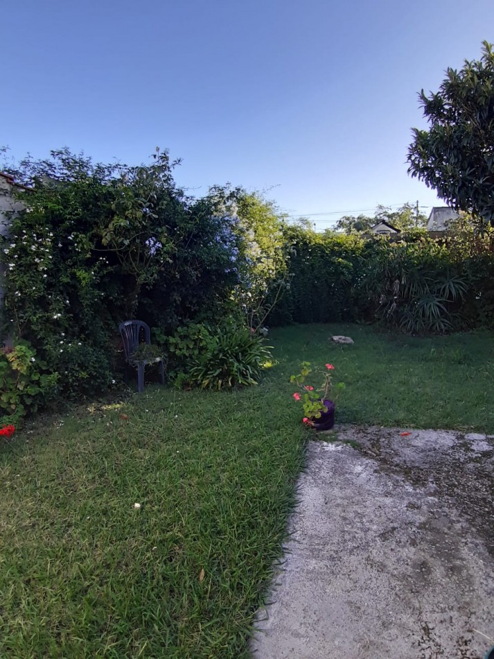 BARRIO DON EMILIO / ALQUILER 12 MESES / CASA TRES AMBIERNTES CON JARDIN