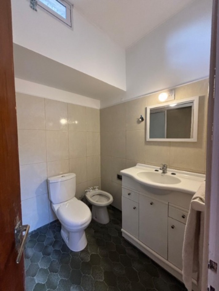 CASA / EXCELENTE CHALET EN VENTA EN BARRIO CERRITO SAN SLVADOR