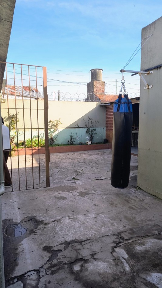 CASA / EXCELENTE CHALET EN VENTA EN BARRIO CERRITO SAN SLVADOR