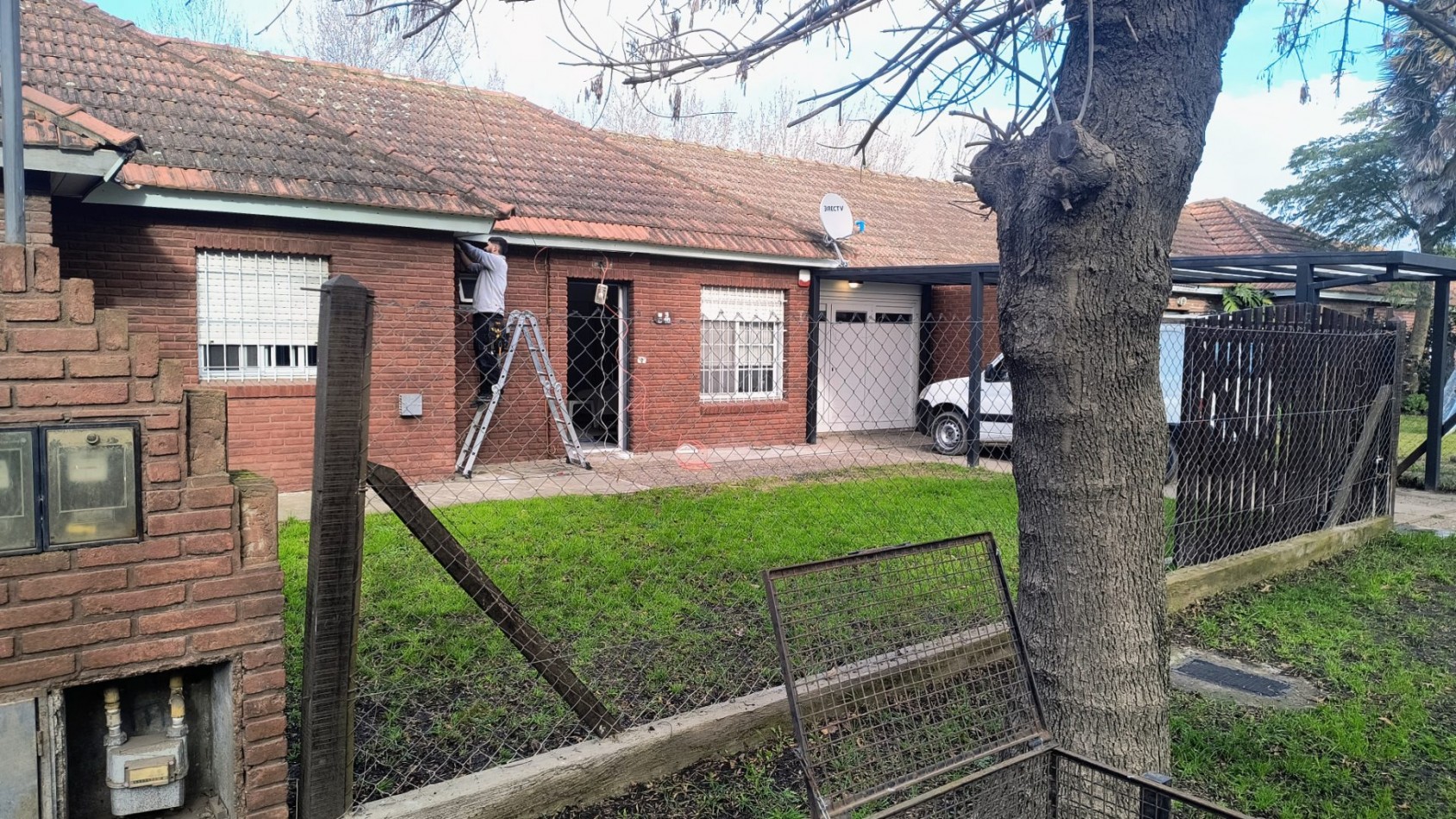 Barrio Lomas del Golf/ Te espera tu nuevo Hogar/ Casa tres ambientes con pileta /Reciclada