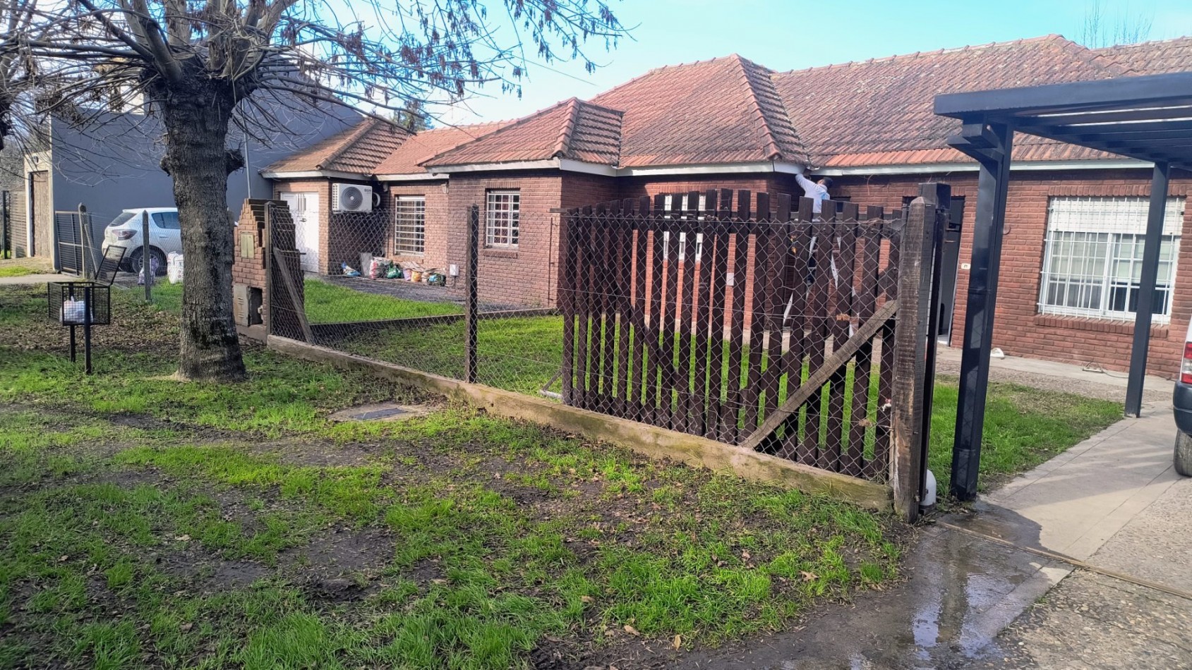 Barrio Lomas del Golf/ Te espera tu nuevo Hogar/ Casa tres ambientes con pileta /Reciclada