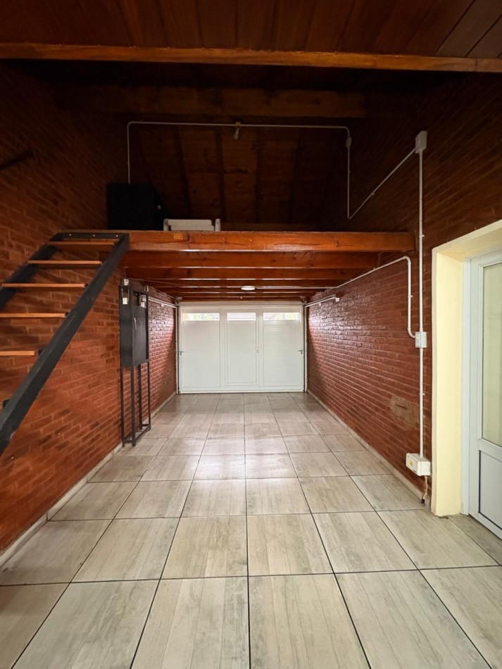 Barrio Lomas del Golf/ Te espera tu nuevo Hogar/ Casa tres ambientes con pileta /Reciclada
