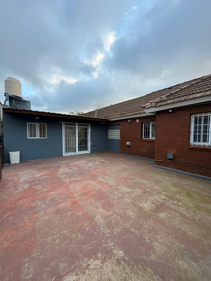 Barrio Lomas del Golf/ Te espera tu nuevo Hogar/ Casa tres ambientes con pileta /Reciclada