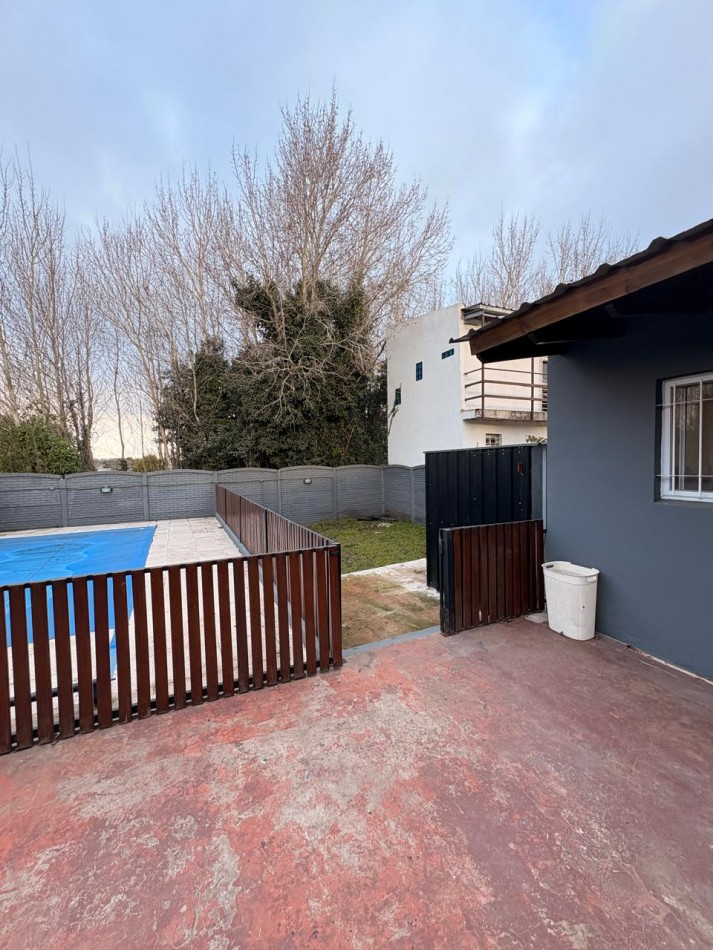 Barrio Lomas del Golf/ Te espera tu nuevo Hogar/ Casa tres ambientes con pileta /Reciclada