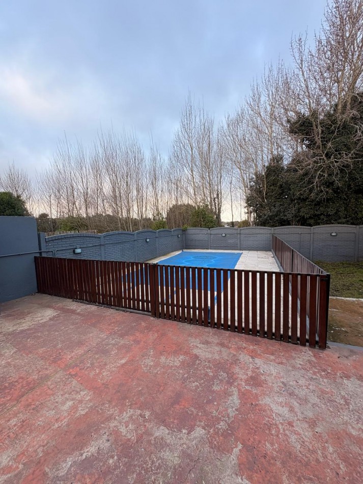 Barrio Lomas del Golf/ Te espera tu nuevo Hogar/ Casa tres ambientes con pileta /Reciclada