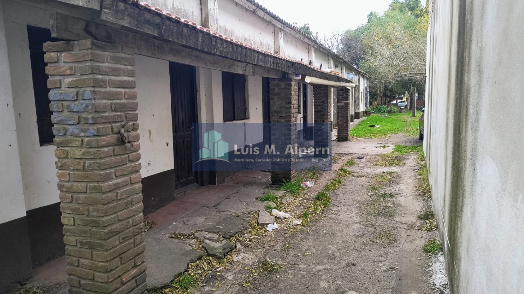 Barrio Felix U. Camet / VENTA EN BLOCK / Chalet + Departamentos + Galpones. 