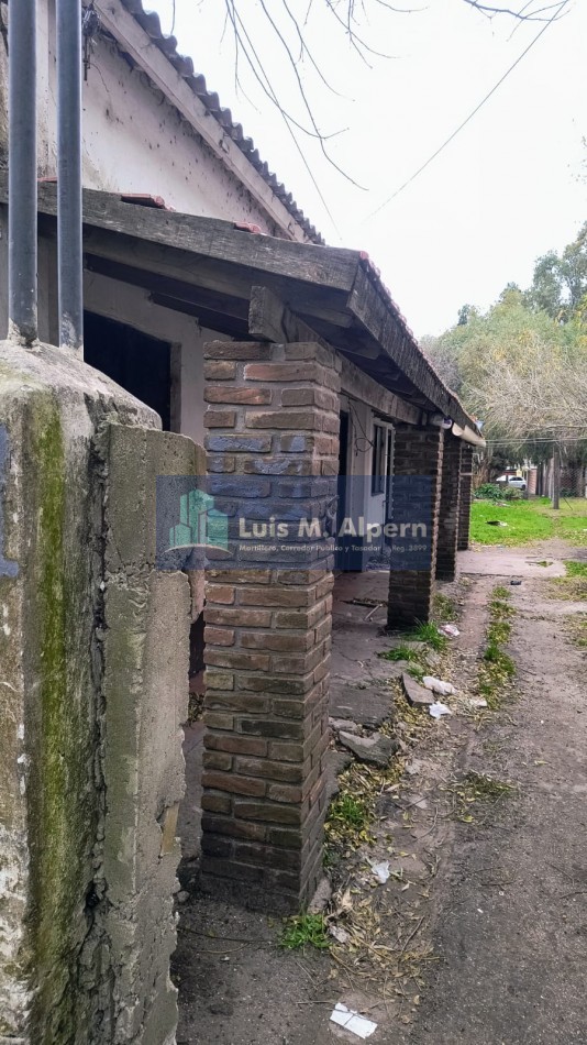 Galpones (dos) + departamentos (tres) VENTA 