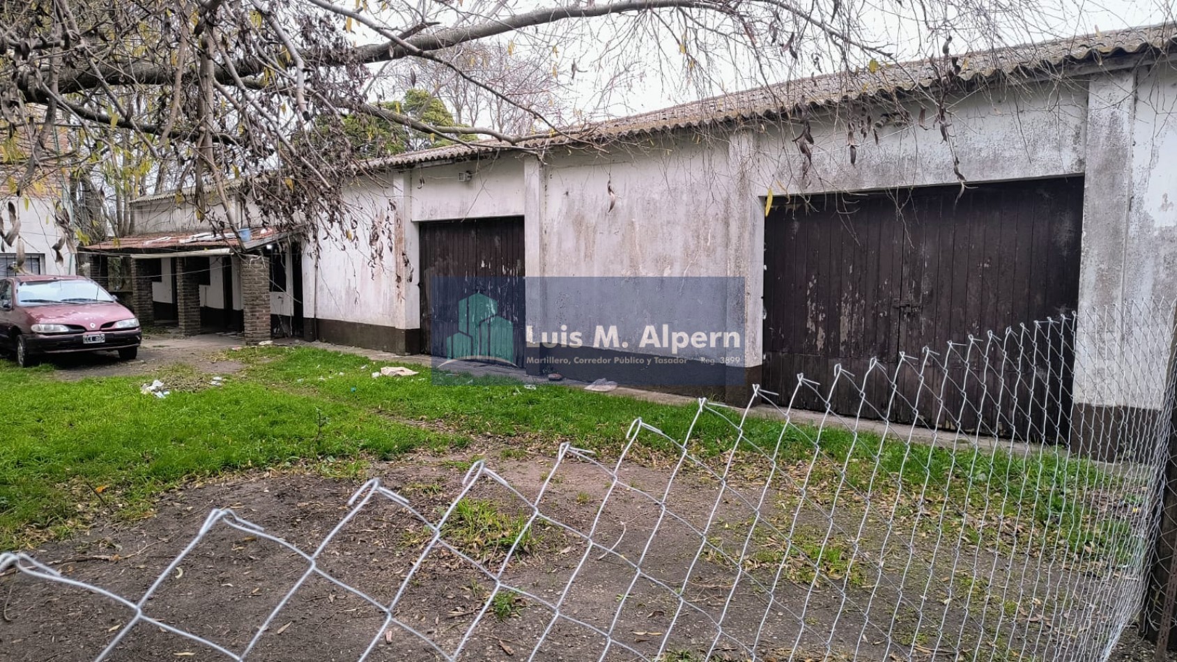 Barrio Felix U. Camet / VENTA EN BLOCK / Chalet + Departamentos + Galpones. 