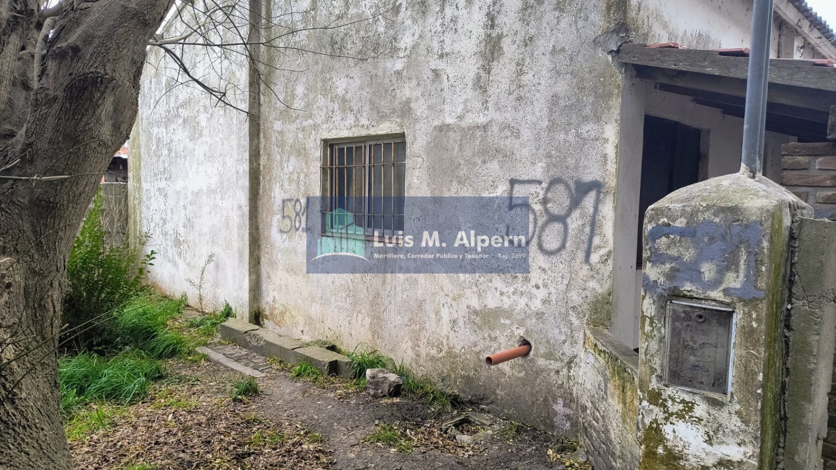 Barrio Felix U. Camet / VENTA EN BLOCK / Chalet + Departamentos + Galpones. 