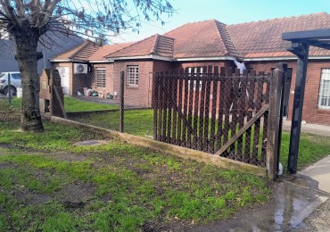 Barrio Lomas del Golf/ Te espera tu nuevo Hogar/ Casa tres ambientes con pileta /Reciclada